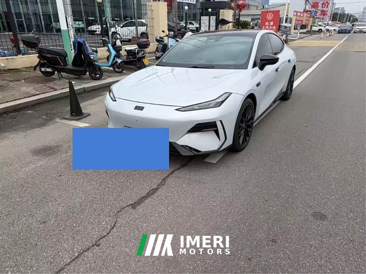 Geely Galaxy E8 2024 620km four-wheel drive starship performance version