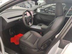 Tesla Model Y Rear-Wheel Drive - ფოტო 14