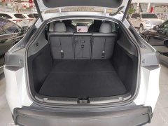 Tesla Model Y Rear-Wheel Drive - ფოტო 18