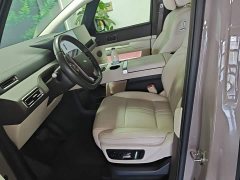 Li Auto Li Xiang MEGA Ultra - фото 14