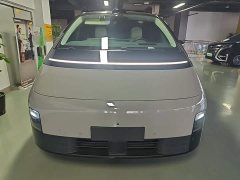 Li Auto Li Xiang MEGA Ultra - фото 2