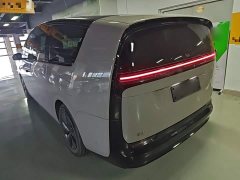 Li Auto Li Xiang MEGA Ultra - фото 4