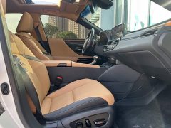 Lexus ES 200 Premium Edition - ფოტო 17