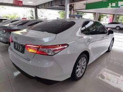 Toyota Camry 2.0G Luxury - ფოტო 6