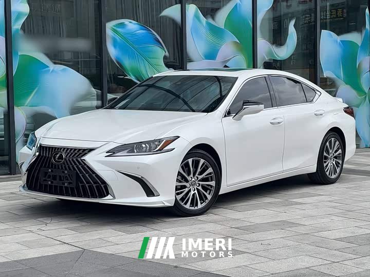 Lexus ES 300h Excellence Edition - ავტომობილი ჩინეთიდან
