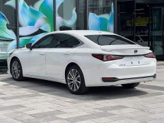 Lexus ES 300h Excellence Edition - ფოტო 12