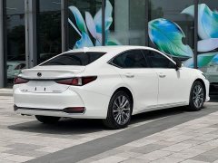 Lexus ES 300h Excellence Edition - ფოტო 13