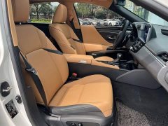 Lexus ES 300h Excellence Edition - ფოტო 3