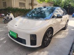 Li Auto i6 Four-Wheel Drive Standard Edition - ფოტო 1