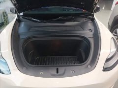 Tesla Model Y Rear-Wheel Drive - ფოტო 19