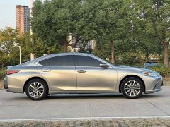 Lexus ES 200 Premium Edition - фото 3