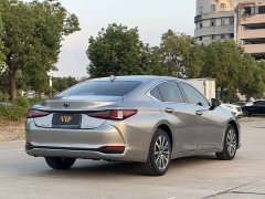 Lexus ES 200 Premium Edition - фото 4