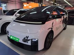 Li Auto MEGA Home Family Edition - ფოტო 1
