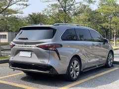 Toyota Sienna 2.5L Hybrid Platinum Edition - photo 5