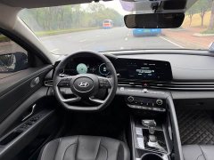 Hyundai Elantra 1.5L CVT TOP Premier Edition - фото 8