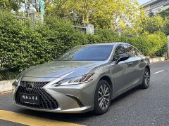 Lexus ES 200 Excellence Edition - photo 1