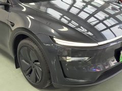 Tesla Model Y Rear-Wheel Drive - ფოტო 3