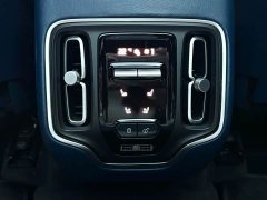 Aston Martin DBX 4.0T V8 - ფოტო 15