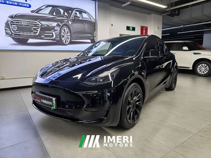 Tesla Model Y Standard Range RWD