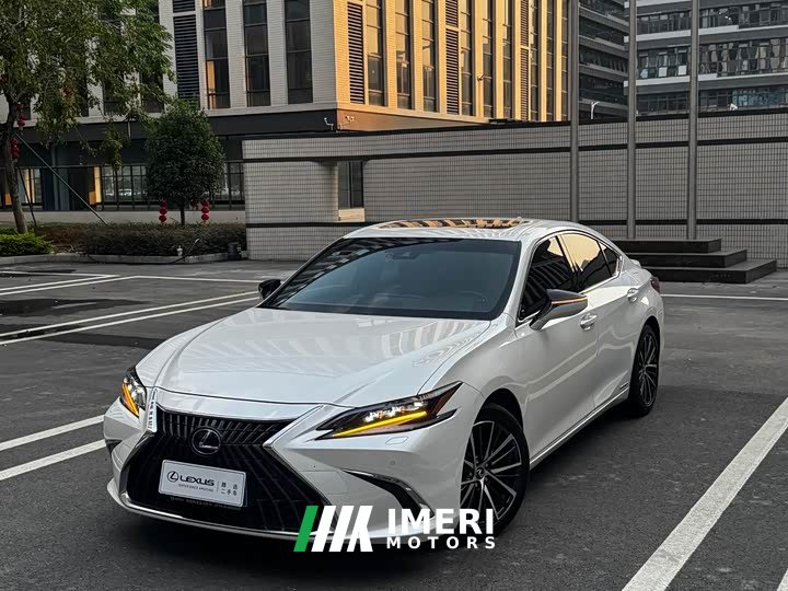 Lexus ES 300h Premium Edition