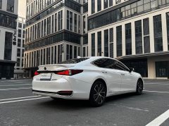 Lexus ES 300h Premium Edition - ფოტო 11