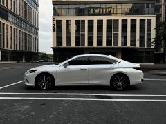 Lexus ES 300h Premium Edition - ფოტო 8