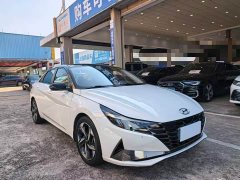 Hyundai Elantra 1.5L CVT Luxury - фото 3