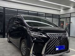 Lexus LM 300h Four-Seat Royal Edition - ფოტო 4