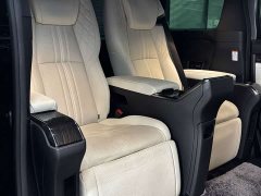 Lexus LM 300h Four-Seat Royal Edition - ფოტო 9