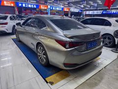 Lexus ES 300h Premium Edition - photo 5