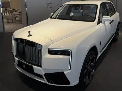 Rolls-Royce Cullinan Black Badge - фото 1