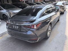 Lexus ES 300h Executive Edition - ფოტო 11