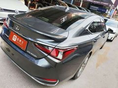 Lexus ES 300h Executive Edition - ფოტო 4