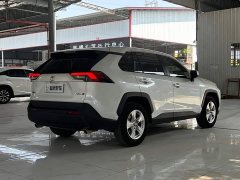 Toyota RAV4 2.0L CVT FWD Urban Edition - photo 4