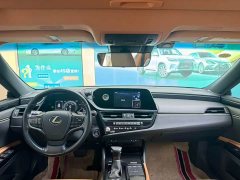 Lexus ES 300h Premium Edition - фото 4
