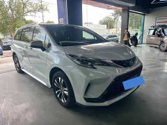 Toyota Gravia 2.5L Hybrid Luxury - фото 1
