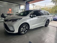 Toyota Gravia 2.5L Hybrid Luxury - фото 2