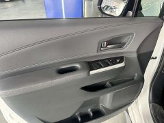 Toyota Gravia 2.5L Hybrid Luxury - фото 3