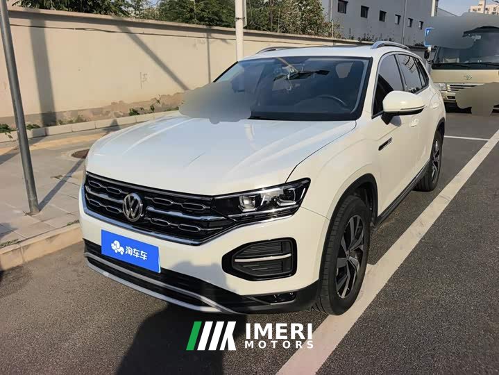 Volkswagen Taos 330TSI FWD Luxury Smart Connected Edition