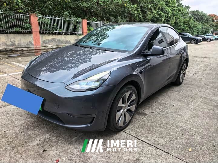 Tesla Model Y Long Range All-Wheel Drive