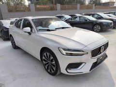 Volvo S60 B4 Zhiyuan Luxury Edition - фото 1