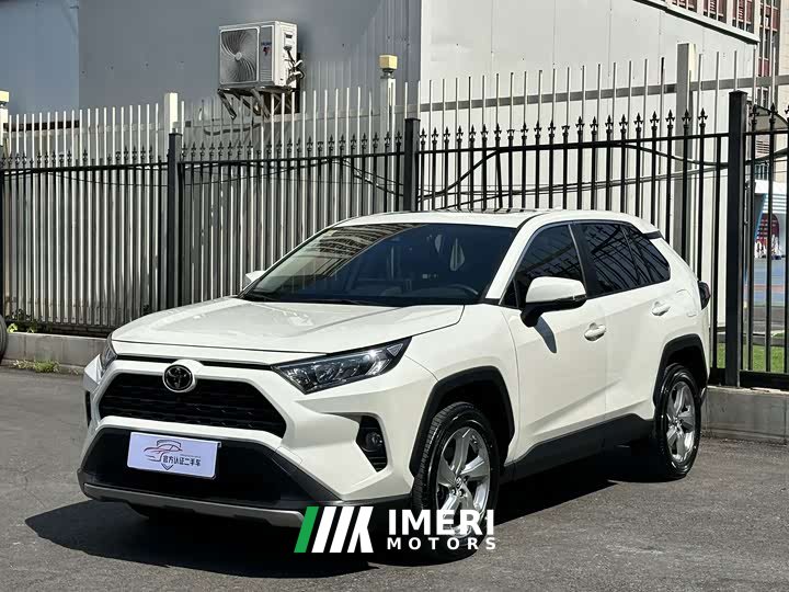 Toyota RAV4 2.0L CVT FWD Fashion Edition - автомобиль из Китая