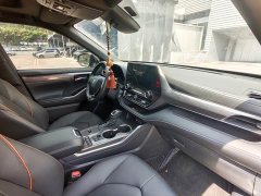 Toyota Crown Venza 2.5L HEV AWD Luxury - ფოტო 16