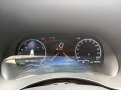 Toyota Crown Venza 2.5L HEV AWD Luxury - ფოტო 17