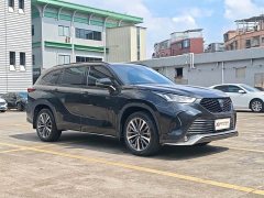 Toyota Crown Venza 2.5L HEV AWD Luxury - ფოტო 3