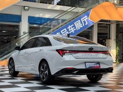 Hyundai Elantra 1.5L CVT Luxury - ფოტო 20