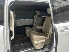 Toyota Sienna 2.5L Hybrid Luxury - фото 3
