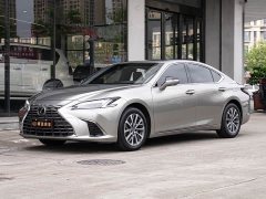 Lexus ES 300h Premium Edition - ფოტო 1