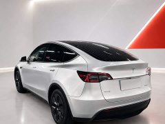 Tesla Model Y Rear-Wheel Drive - ფოტო 4