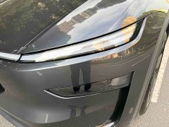 Tesla Model Y Long Range All-Wheel Drive - ფოტო 3